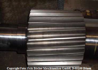 Ritzelwelle: Drehen, verzahnen, induktivhrten, auenrundschleifen, Zahnflanken schleifen